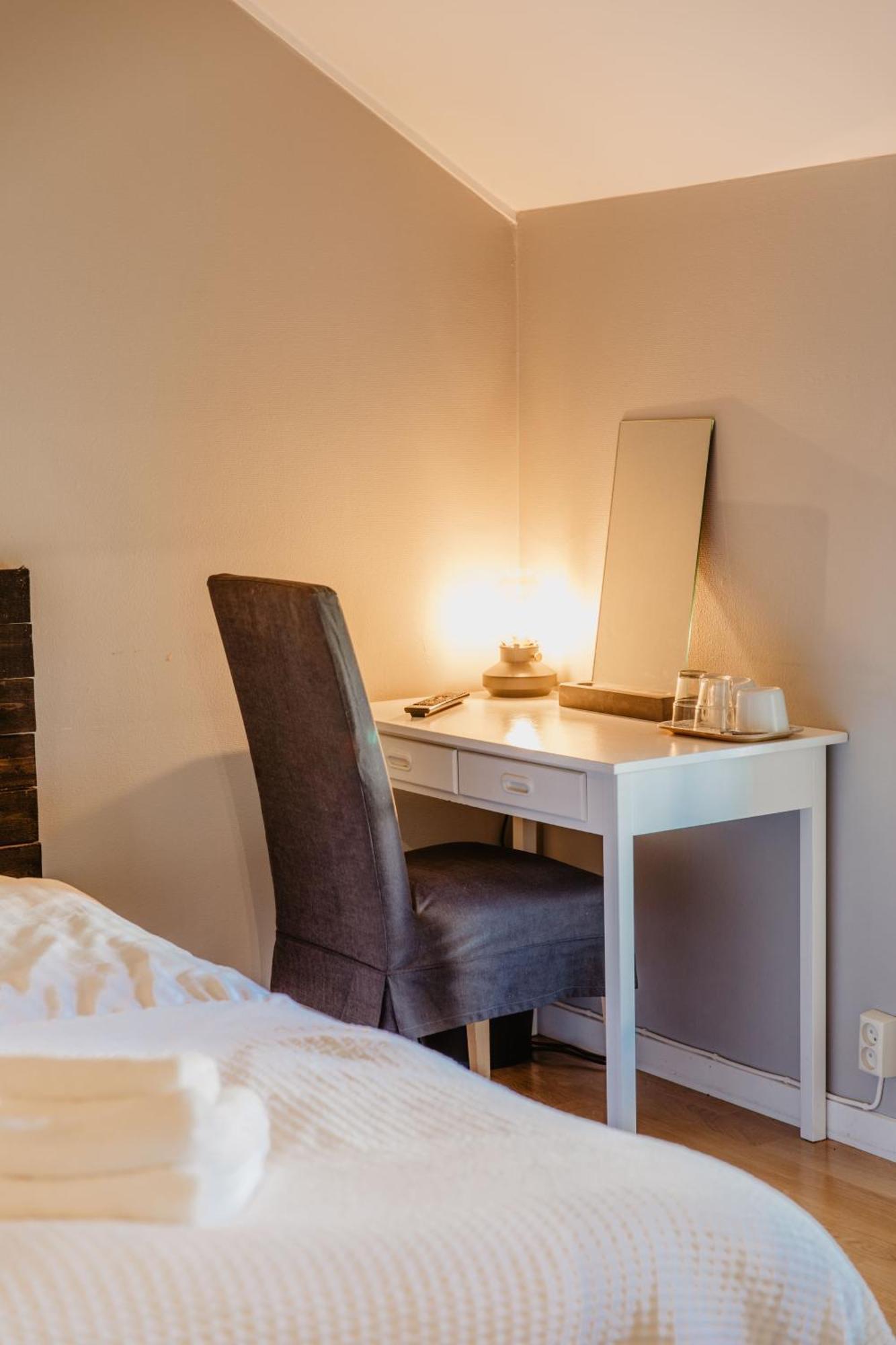 הוסקווארנה Slottsparken Motel מראה חיצוני תמונה